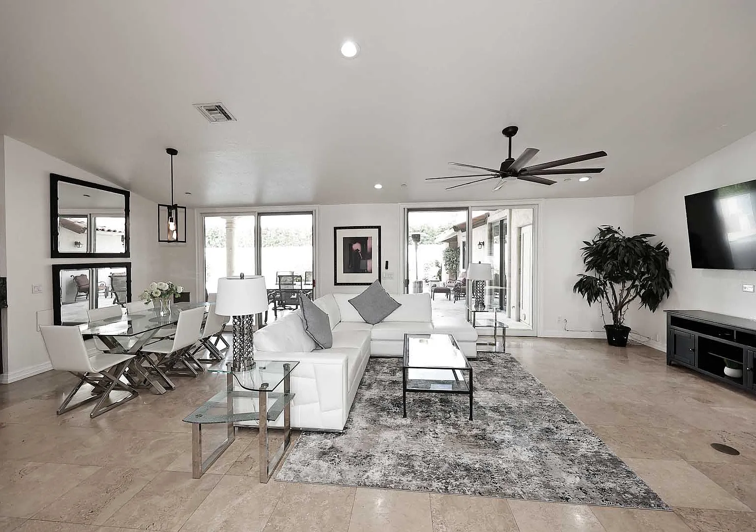 5 bed, 3.5 bath, 3800 sqft, $12,900 — Photo 2