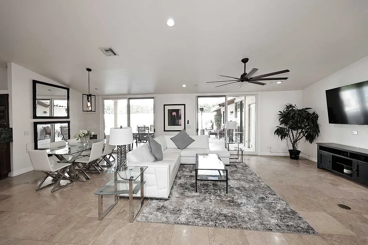Building Photo - 8176 E Del Barquero Dr