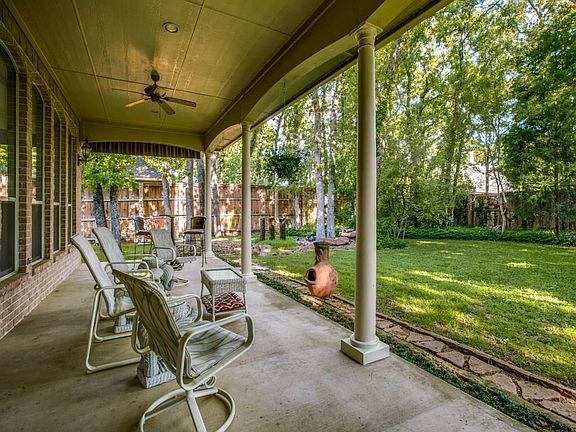 3rd image of 37 Royal Oaks Cir