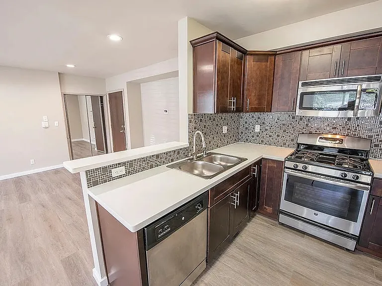 1837 N La Brea Ave #6 — Photo 3