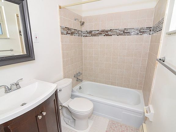 2nd image of 933 Highland Ave