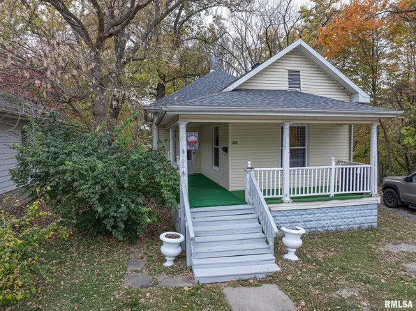 727 N Broadway Ave, Salem, IL 62881
