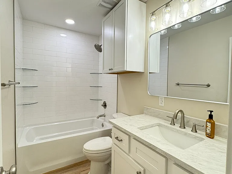 1442 E Broadway St — Photo 23