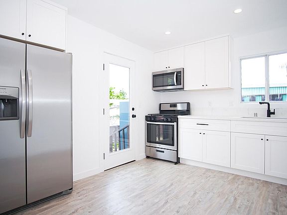 4th image of 543 1/2 Kendall Ave