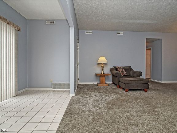 3rd image of 7222 Channing Ln