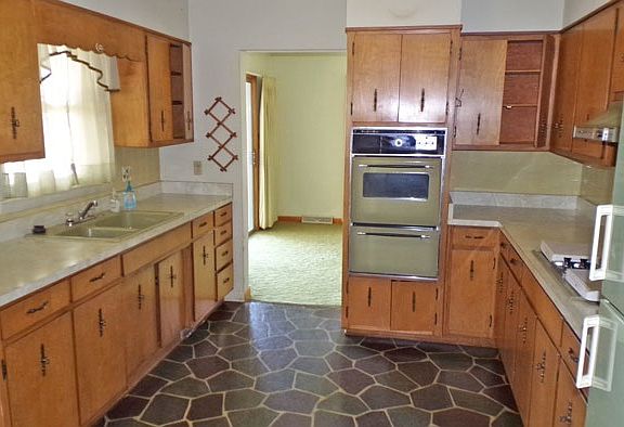 2nd image of 606 S 13th St
