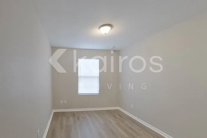 1349 Mull St — Photo 16