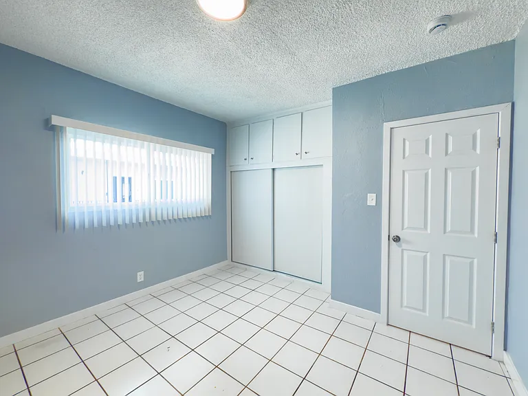 10374 Long Beach Blvd #8 — Photo 16