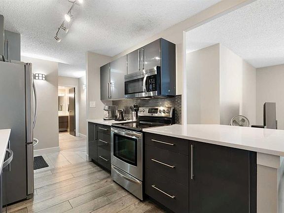5th image of 111 N 14th Ave SE #412