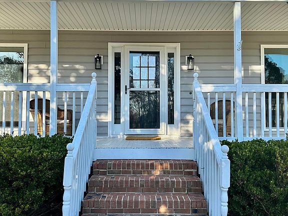 2nd image of 2037 Queen Charlotte Pl