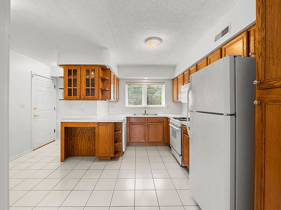 3rd image of 4710 N Elston Ave APT 106