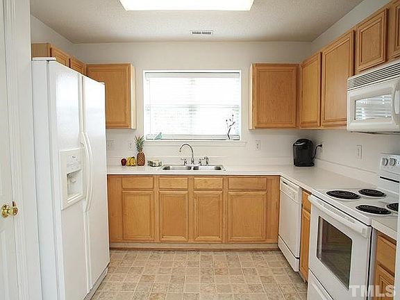 5th image of 114 Cabana Dr
