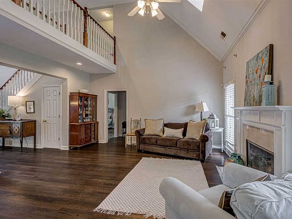 5th image of 9839 Dogwood Pl