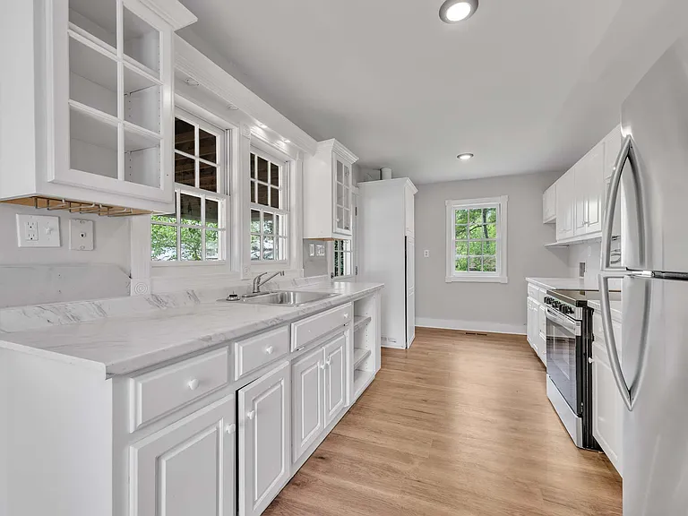 3027 Cora Ave — Photo 7