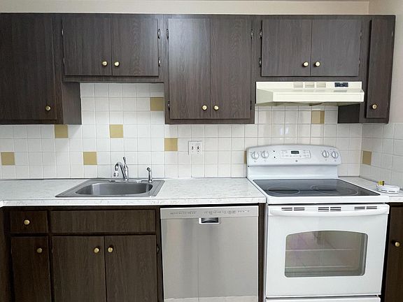 3rd image of 44 South St #9
