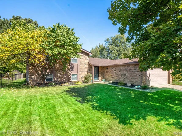 43664 Appomattox Ct, Canton, MI 48188