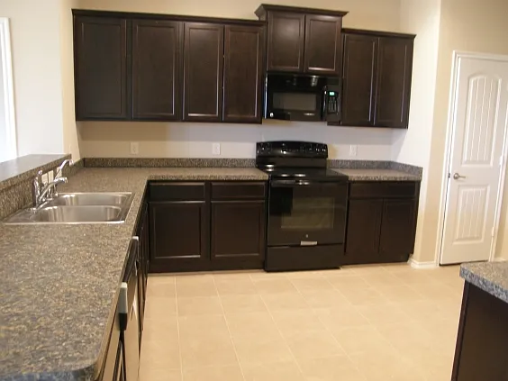 812 Westgate Ct — Photo 4
