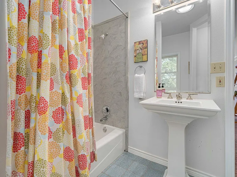 2102 Paisano Rd — Photo 24