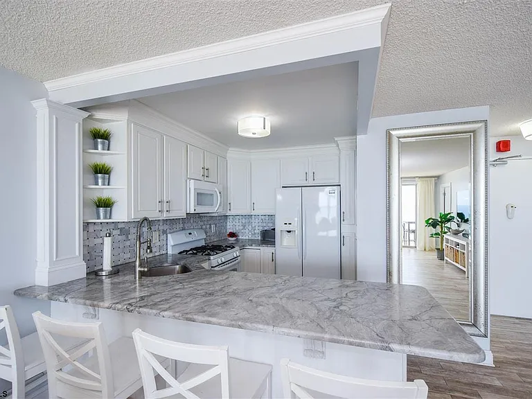 9400 Atlantic Ave #1003 — Photo 10