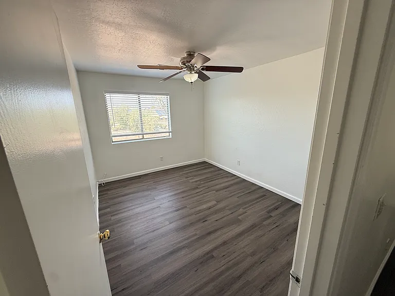 1450 E 12th Pl — Photo 23