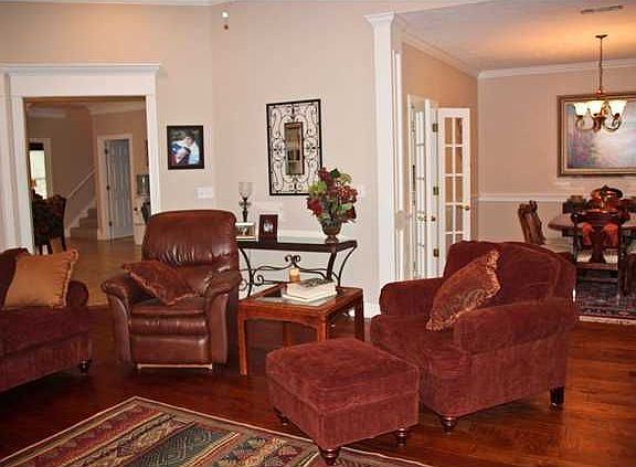 Living Room has beautiful new flooring!!