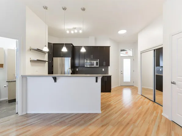 10531 117th St NW #405, Edmonton, AB T5H 0A8