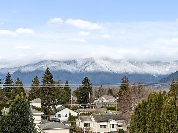 3rd image of 9450 Robson St #309