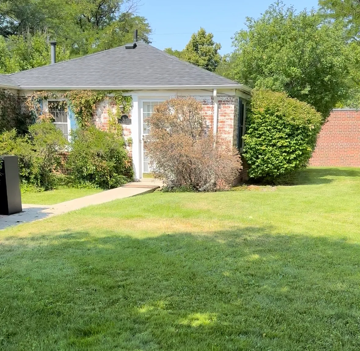 1219 Locust St — Photo 1
