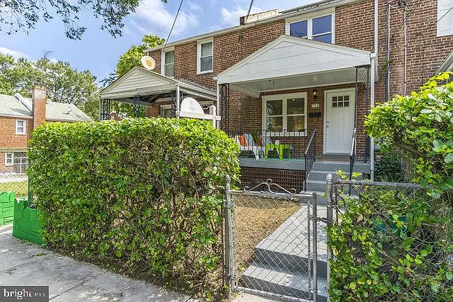 753 Faraday Pl NE photo 1