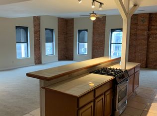 300 W 3rd St #3, Davenport, IA 52801