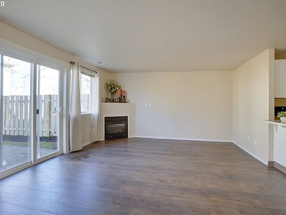 5th image of 2581 NE 1st Dr