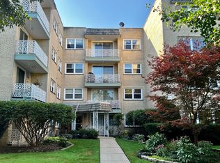 710 Oakton St APT 102, Evanston, IL 60202