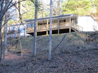 180 Rocky Cove Dr, Franklin, NC 28734
