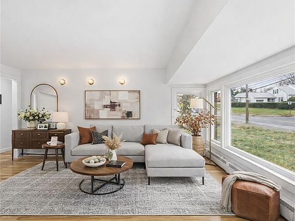 2nd image of 461 River Rd