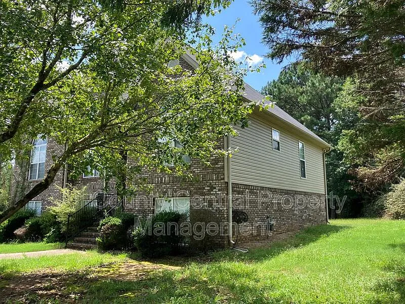 4 bed, 3.0 bath, 2433 sqft, $2,495 — Photo 3