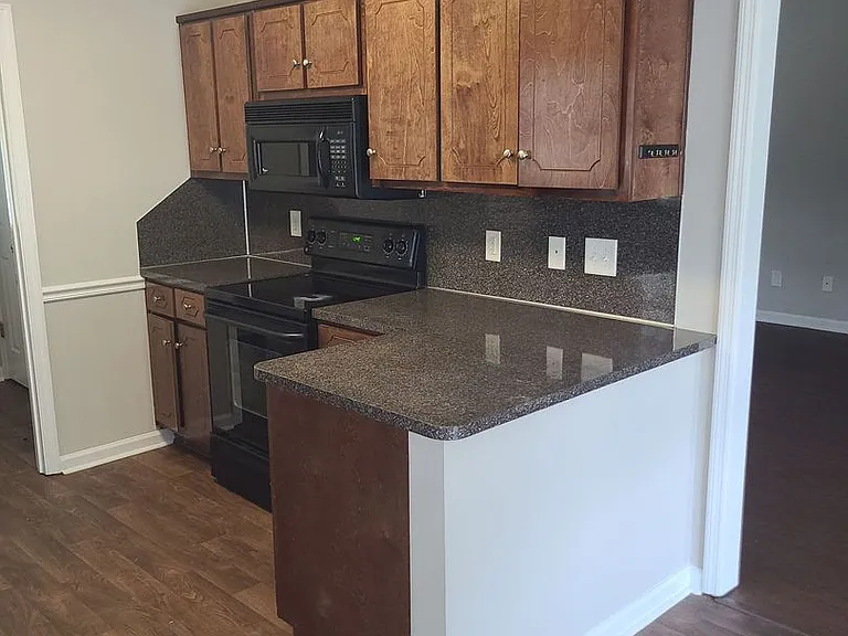 7005 Hunter Hill Ct — Photo 4