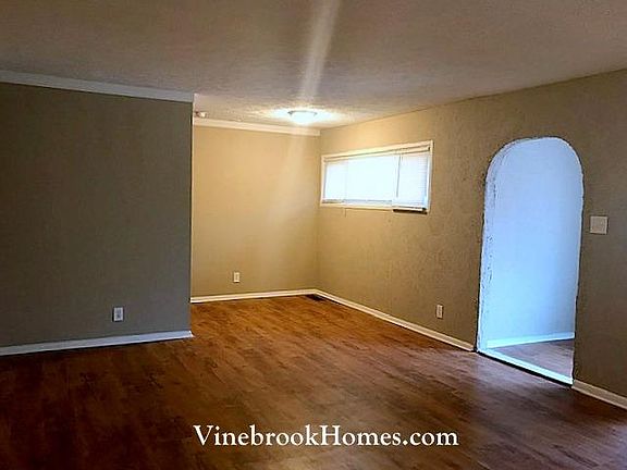 5th image of 4870 Leone Dr