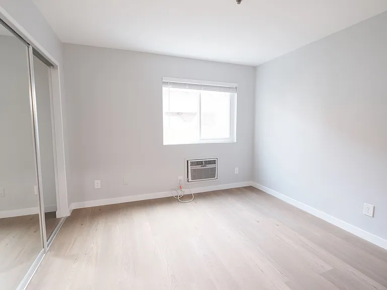 1400 Venice Blvd.- Modern Living in the Heart of Venice Renovated 2 Bedroom Units — Photo 5