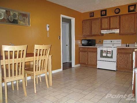 huge eat in kitchen with pantry