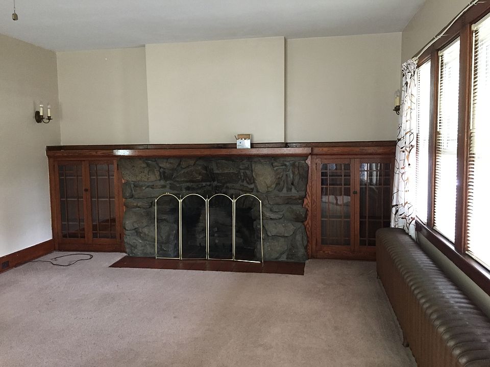 Living room with gas fireplace