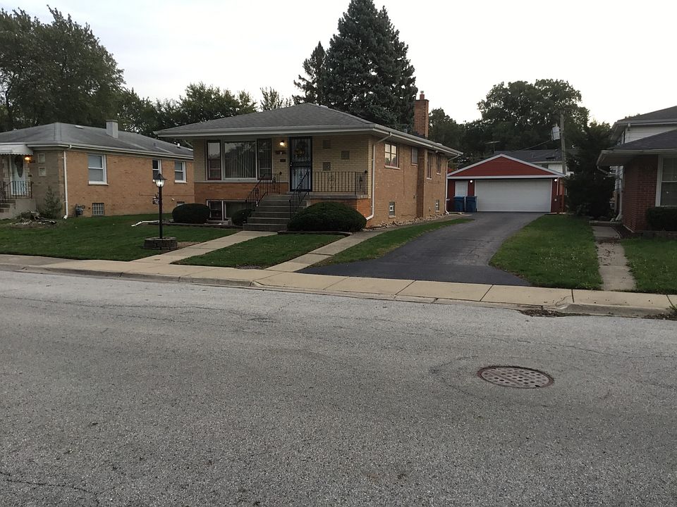 1st image of 745 E 157th Pl