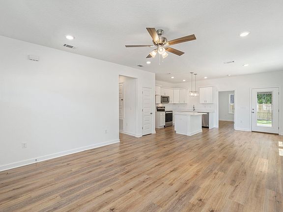 3rd image of 41 Spooner St
