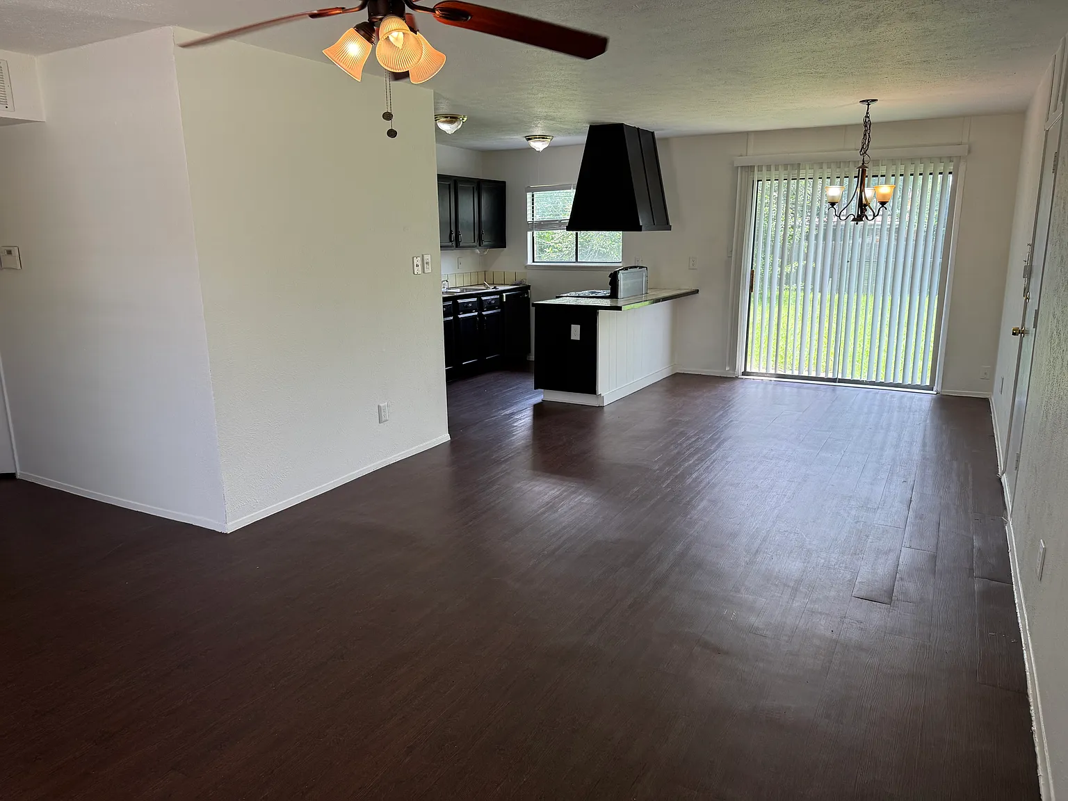 3 bed, 1300 sqft, $1,995 — Photo 2