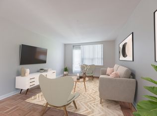 90 Heath St W #212, Toronto, ON M4V1T4