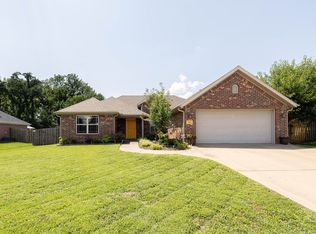 421 Coopers Way, Centerton, AR 72719