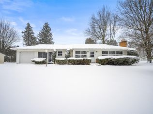 5 Lucrest Dr, Rochester, NY 14609