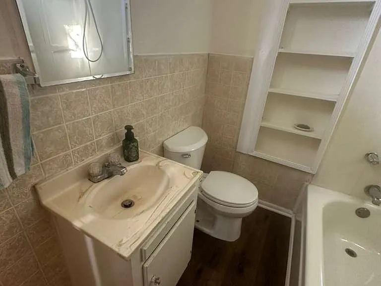 260 Nordina St #B — Photo 7