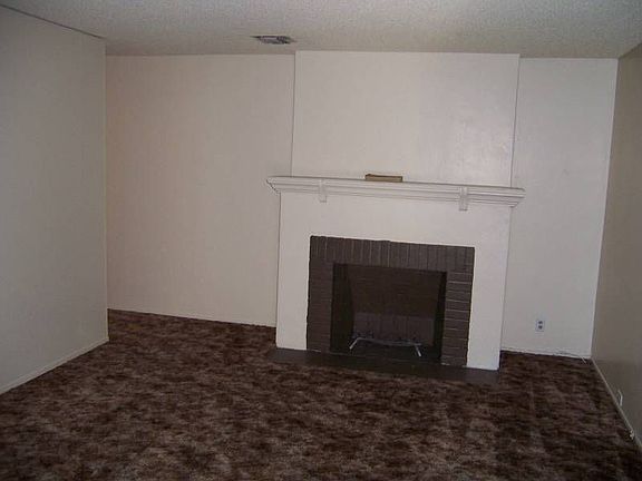 2nd image of 3217 N Maroa Ave