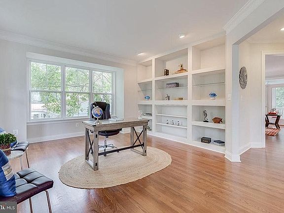4th image of 2945 Rosemary Ln