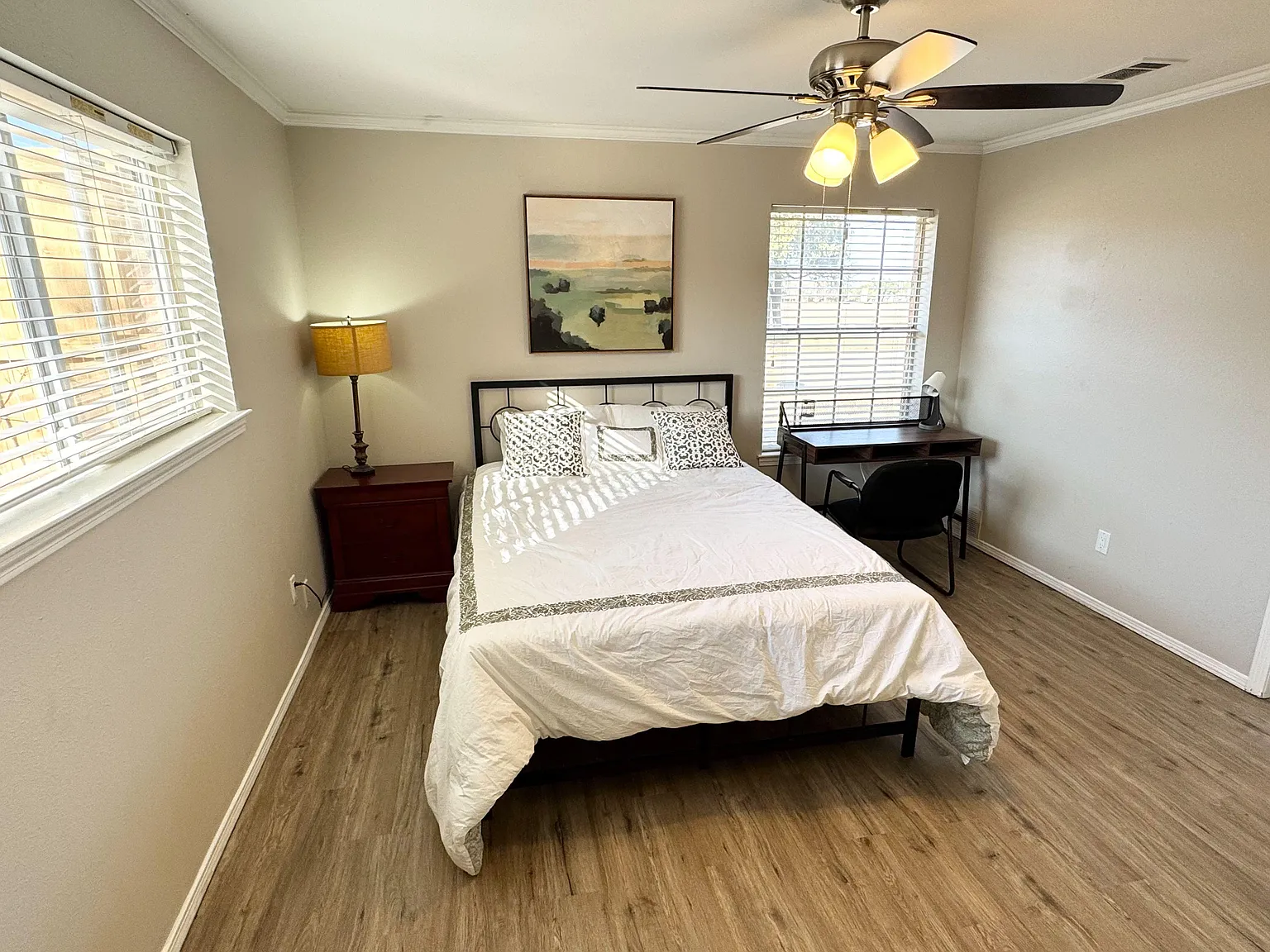 4 bed, 3.5 bath, 2300 sqft, $1,048 — Photo 2